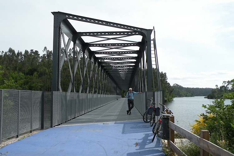 Ponte sobre o rio Dão na Ecopista do Dão