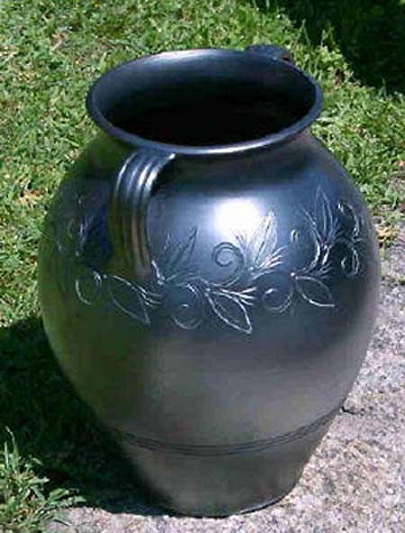 The black clay pottery of Molelos - Caramulo