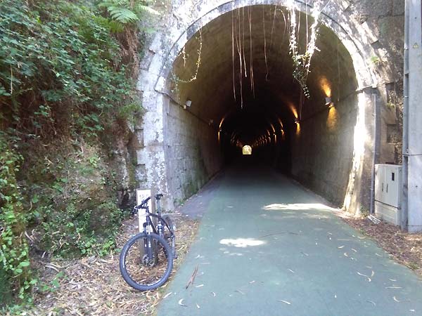  Túnel de Santa Catarina tem quase 200m de comprimento e é iluminada através de painéis solares.